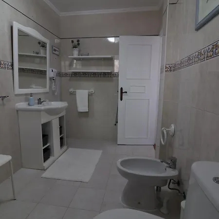 Beguest Lagoon House