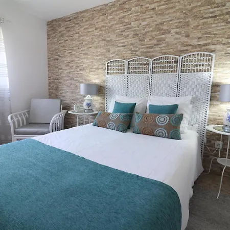 Beguest Lagoon House