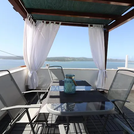 Daire Beguest Lagoon House *